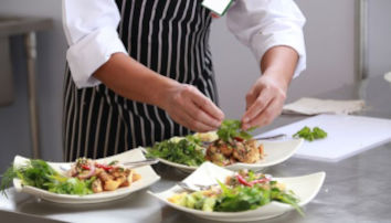 LoRaWAN IoT kitchen temperature monitoring for food safety compliance